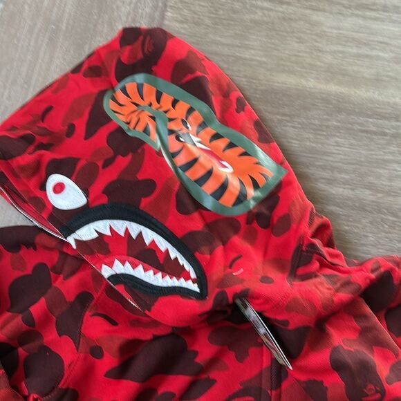 A BATHING APE MEN COLOR CAMO SHARK FULL ZIP HOODIE‎ (RED) SMALL NWT IN PKG - Picture 7 of 8